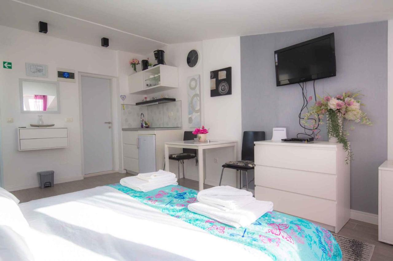 Apartments In Rogoznica 36019 Exterior photo