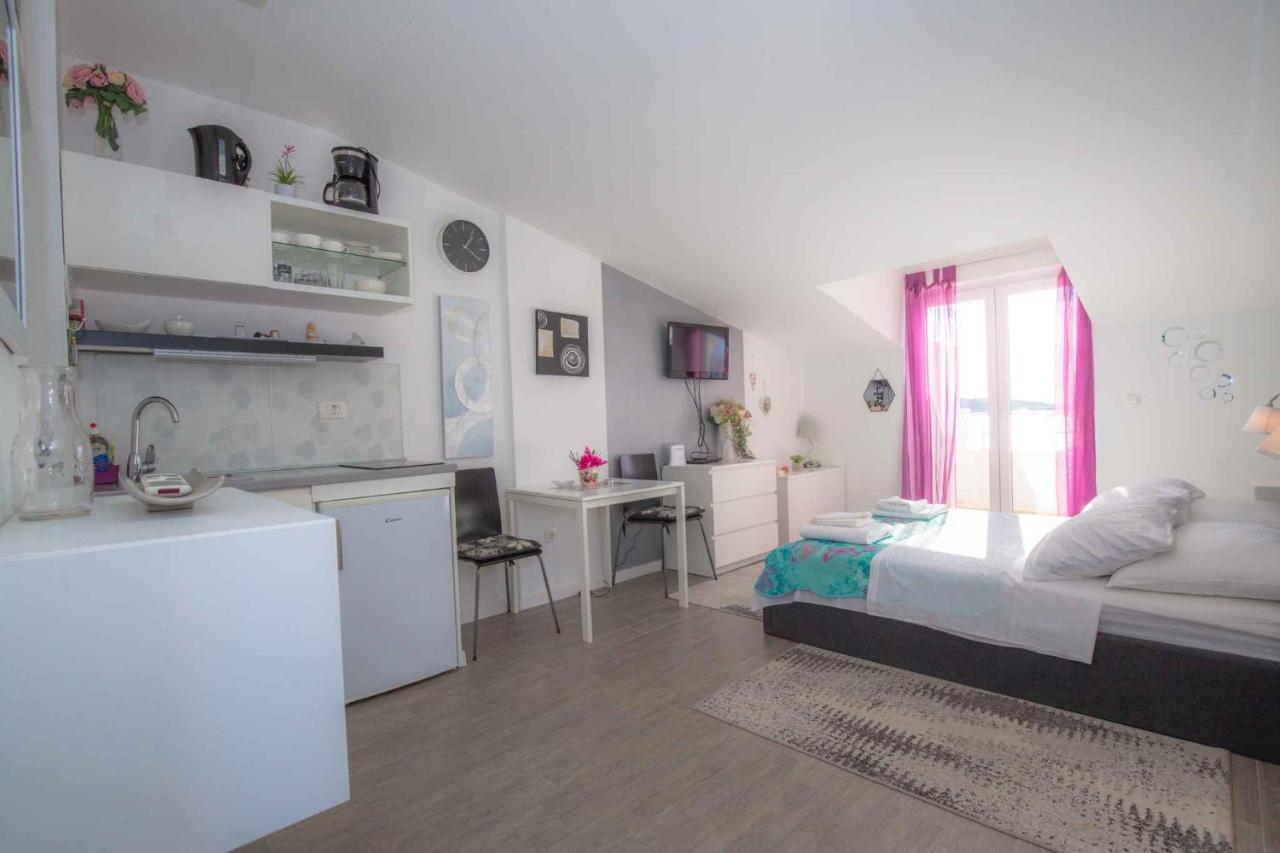 Apartments In Rogoznica 36019 Exterior photo